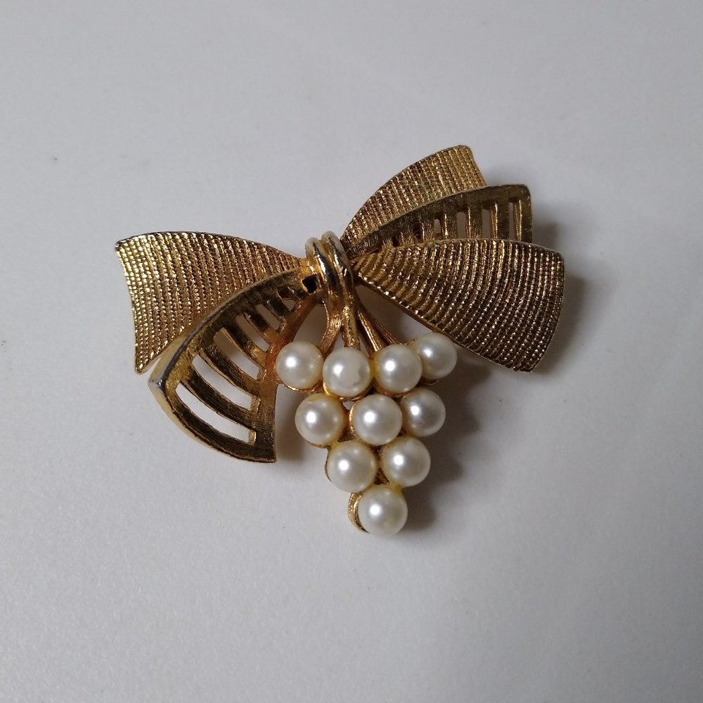 Vintage Decorative Metal Bow Brooch